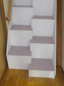 特許段違い階段カバータイプ　急な階段に段違い階段カバータイプを一部施工　1段目から6段目まで